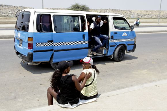 táxi em Angola