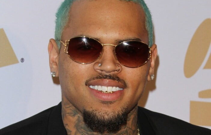 Chris Brown ataca mídia e celebridades norte-americanas