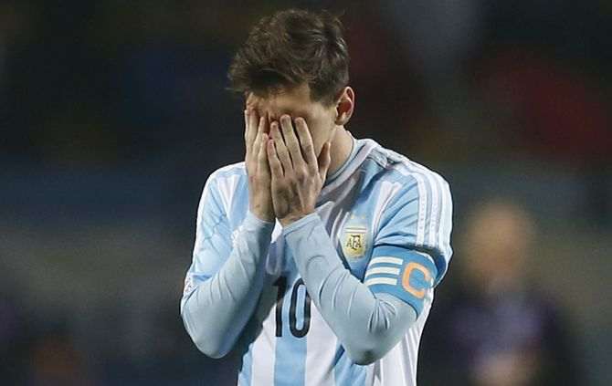 Argentina's Lionel Messi reacts during a Copa America quarterfinal soccer match against Colombia at the Sausalito Stadium in Vina del Mar, Chile, Friday, June 26, 2015. (AP Photo/Andre Penner) Chile Soccer Copa America Argentina Colombia