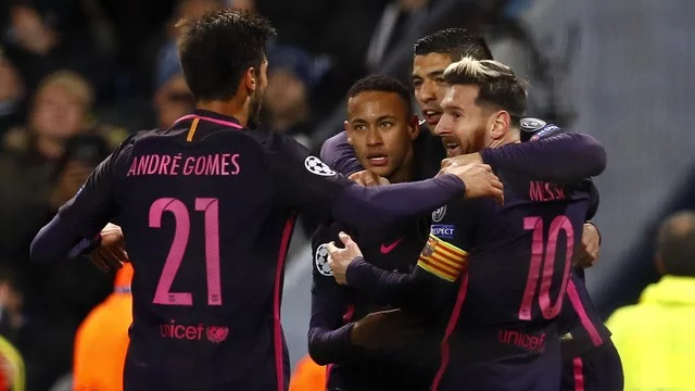 Barcelona goleia e City consegue virada; confira os jogos do dia