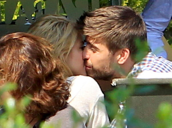 Após boatos de separação, Shakira e Piqué foram “apanhados” aos beijos