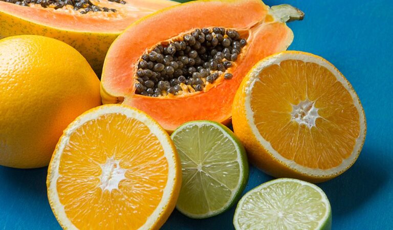 Mamão, ananás e laranja estão entre as frutas que ajudam a tratar infecções urinárias