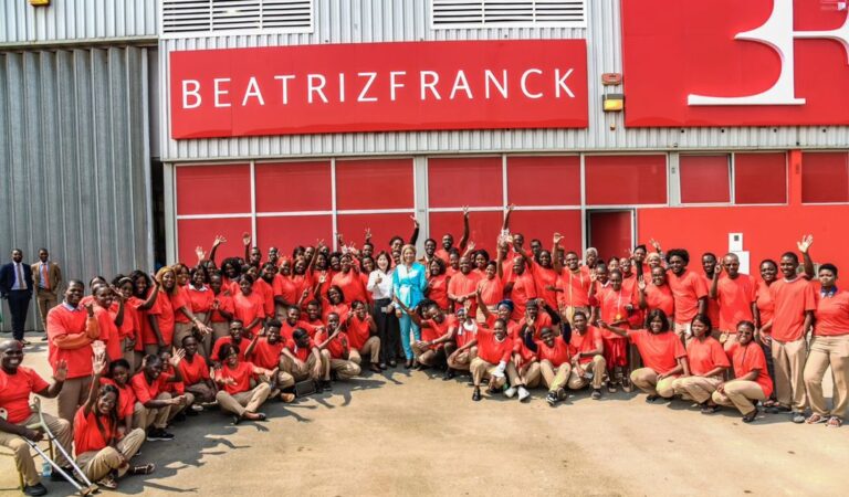 Beatriz Franck reitera o desejo de produzir roupas para o público de baixa renda e diminuir a importação de peças de “fardo”